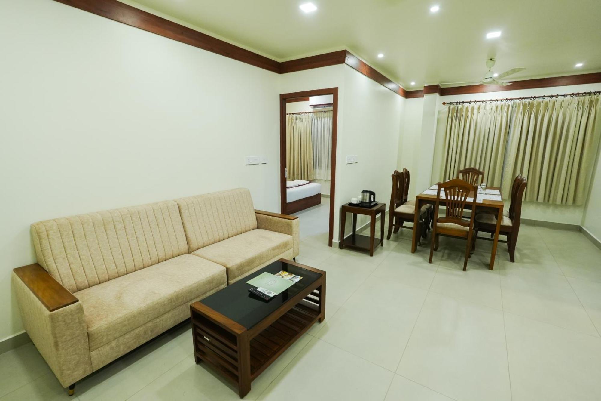 Royalton Residency Hotel Mundakāyam Exterior foto
